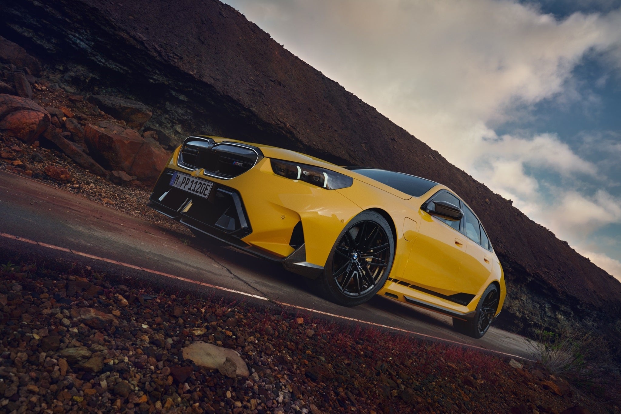 BMW M Performance G90 / G99 M5 Carbon Side Skirt Set