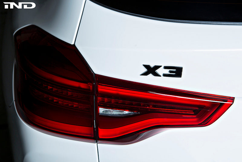 iND g01 m40i painted trunk emblem - iND Distribution