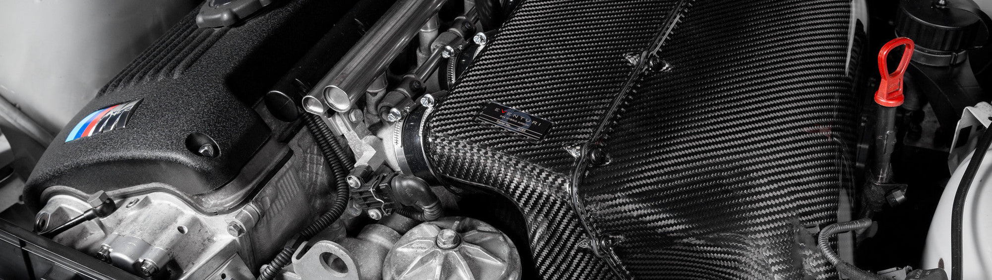 Eventuri Hybrid Carbon Airbox System installed on a BMW E36/7 Z3M, close-up view showcasing the prepreg carbon fiber airbox, carbon intake assembly, and OEM MAF-compatible design for the S54 engine.