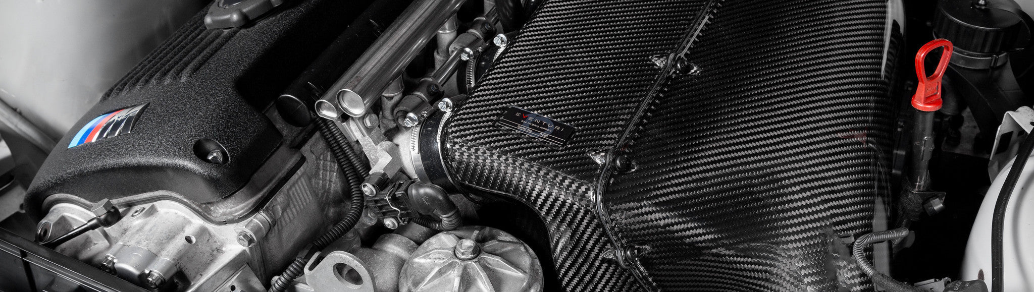Eventuri Hybrid Carbon Airbox System installed on a BMW E36/7 Z3M, close-up view showcasing the prepreg carbon fiber airbox, carbon intake assembly, and OEM MAF-compatible design for the S54 engine.