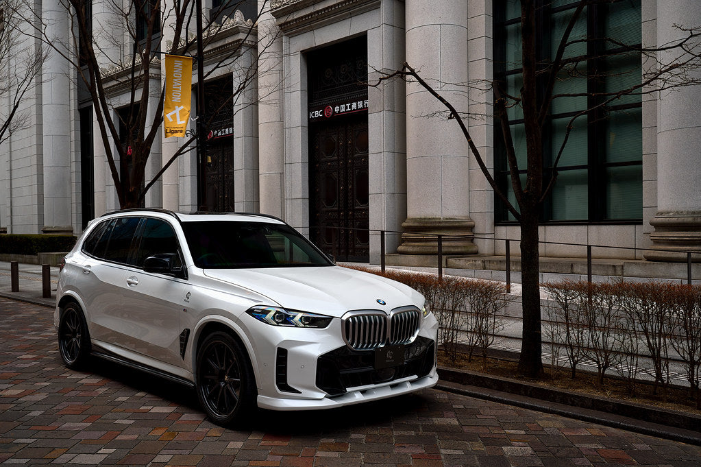 3D Design G05 X5 LCI front lip spoiler installed on BMW X5 M Sport, exterior car accessory, enhances sporty look and aerodynamics.