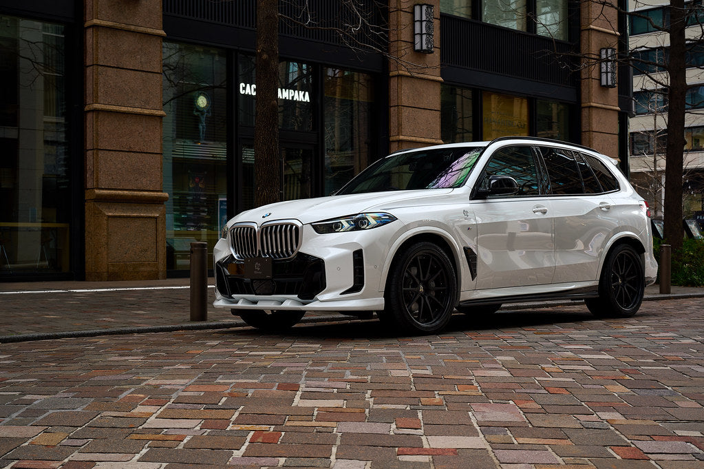 3D Design G05 X5 LCI front lip spoiler installed on BMW X5 M Sport, exterior car accessory for enhanced aerodynamic style.