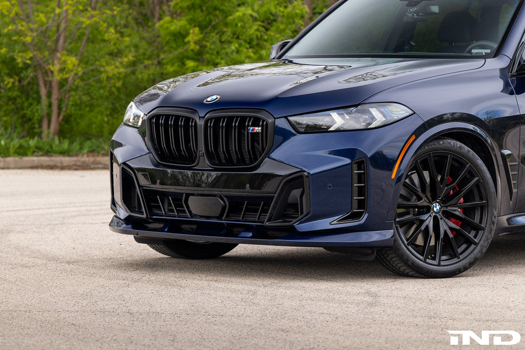 3D Design G05 X5 LCI front lip spoiler painted and installed on the vehicle's exterior for enhanced sporty look.