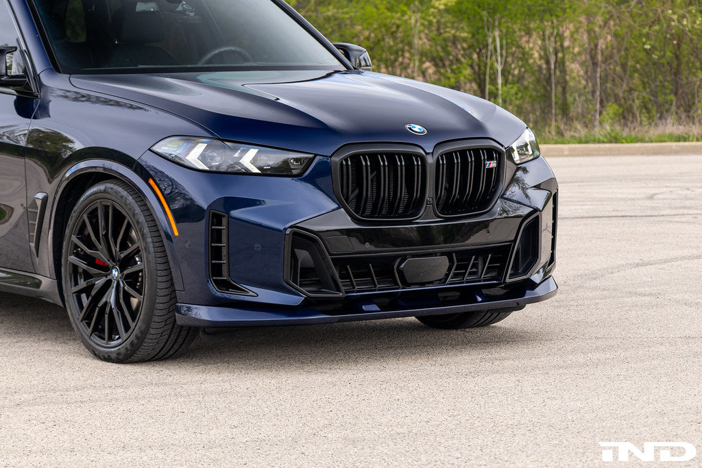 3D Design G05 X5 LCI front lip spoiler painted and installed on the vehicle, showcasing its sleek exterior design.