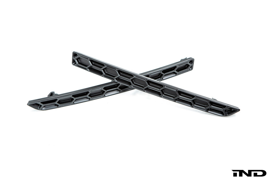 Acexxon F8X M3/M4 rear reflector insert set with honeycomb design, showcasing sleek exterior styling.