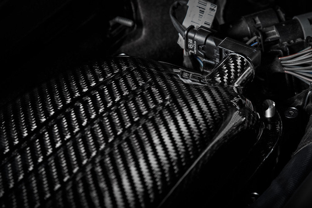 Eventuri Mercedes GLC63S AMG black carbon intake system showcasing sleek design and high-performance features.