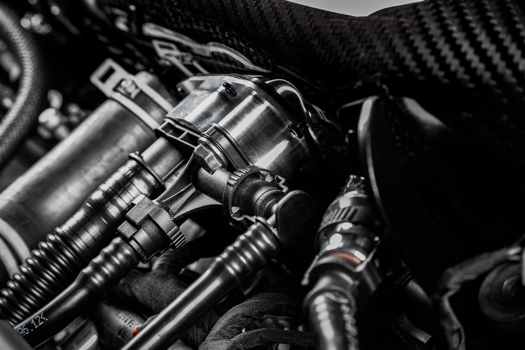 Eventuri black carbon turbo tube for Mercedes AMG A35 A250, showcasing sleek design and high-performance features.
