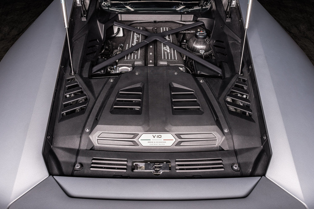 Eventuri Lamborghini Huracan EVO/STO black carbon intake system, close-up of performance air intake with carbon fiber details.