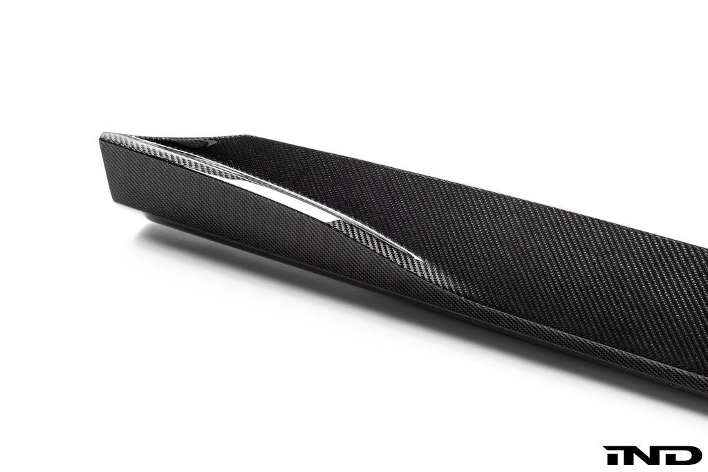 3D Design G90 G99 M5 carbon fiber side skirts for BMW, exterior car accessory with sleek, aerodynamic design visible in the image
