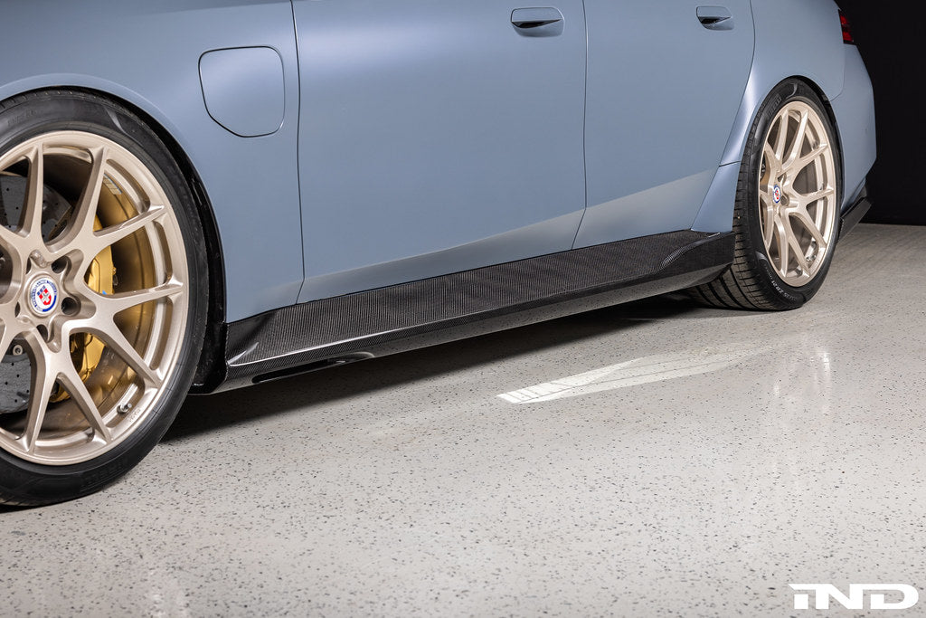 3D Design G90 G99 M5 carbon fiber side skirts for BMW, exterior automotive accessories shown on a vehicle.