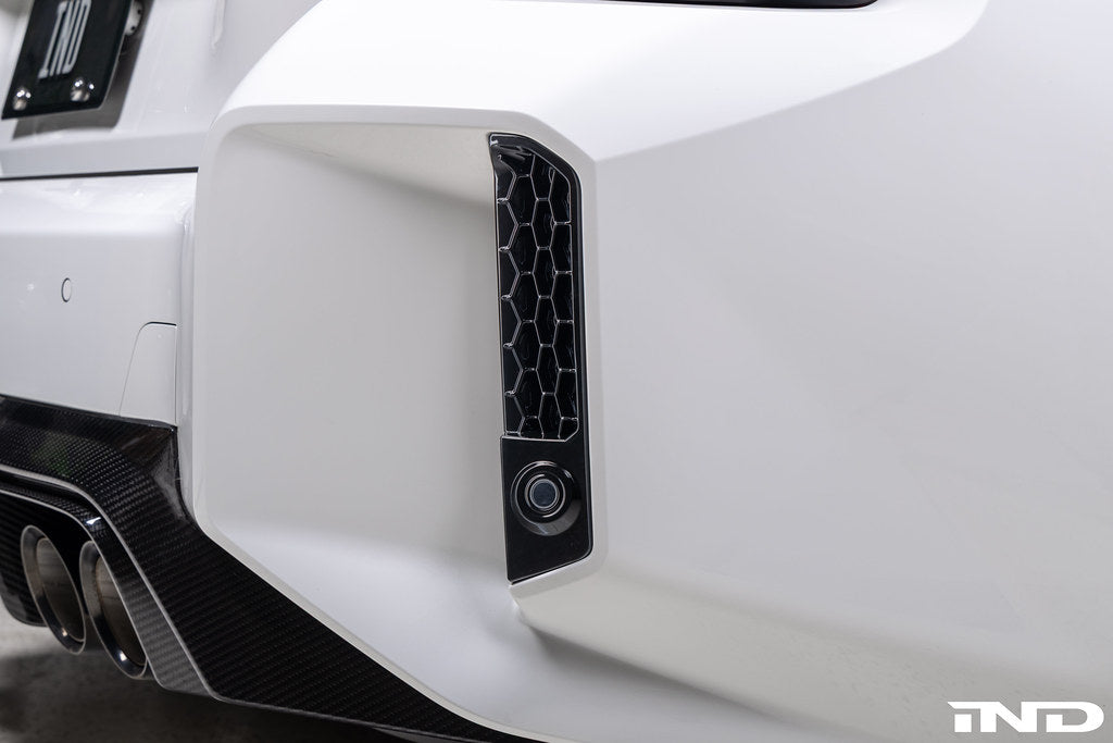 Acexxon G87 M2 Full Replacement Rear Reflector Insert Set with honeycomb design installed on an Alpine White BMW G87 M2.