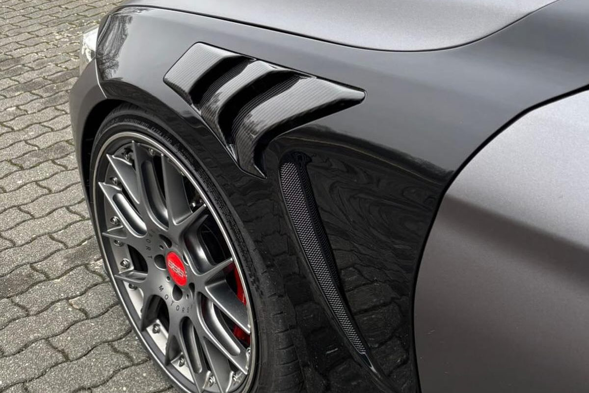 Alpha N carbon vented front fender set installed on a BMW M4 F82 exterior car part with sleek design and venting details.
