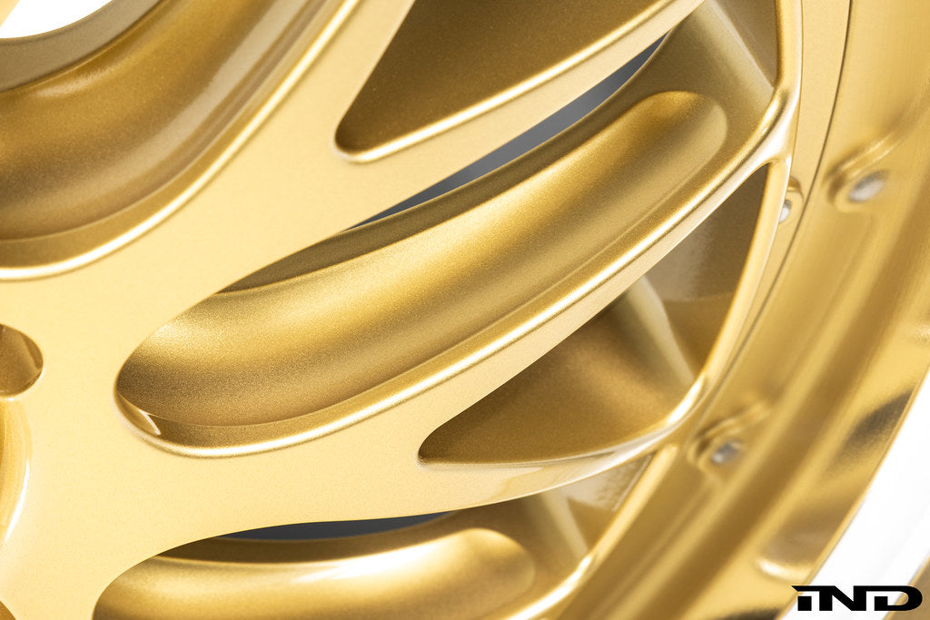 BBS G90 G99 M5 21-inch forged wheel set with white finish, showcasing the lightweight, high-performance alloy wheels.