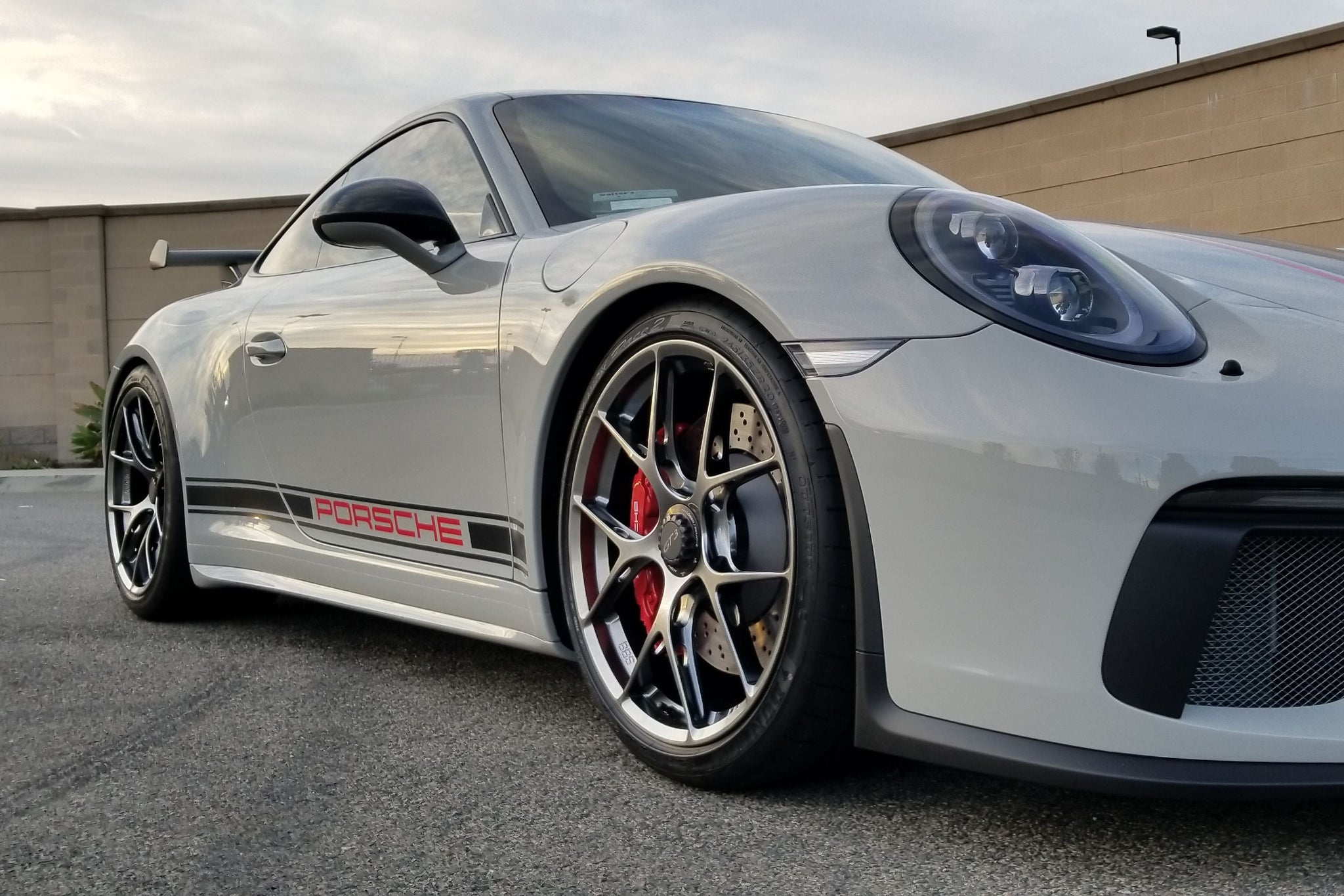 BBS 991 911 GT3 FI-R 20-inch wheel set in platinum gloss installed on a Porsche 911 GT3 vehicle.