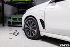 Baan Velgen G0X X5 X6 X7 Airmatic Lowering Link Set installed on an Alpine White BMW G05 X5 showing a lowered ride height and improved stance
