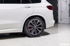 Baan Velgen G0X X5 X6 X7 Airmatic Lowering Link Set installed on an Alpine White BMW G05 X5 showing a lowered ride height and improved stance