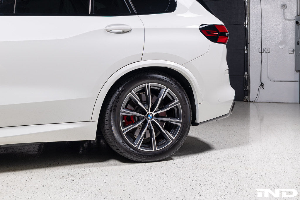 Baan Velgen G0X X5 X6 X7 Airmatic Lowering Link Set installed on an Alpine White BMW G05 X5 showing a lowered ride height and improved stance