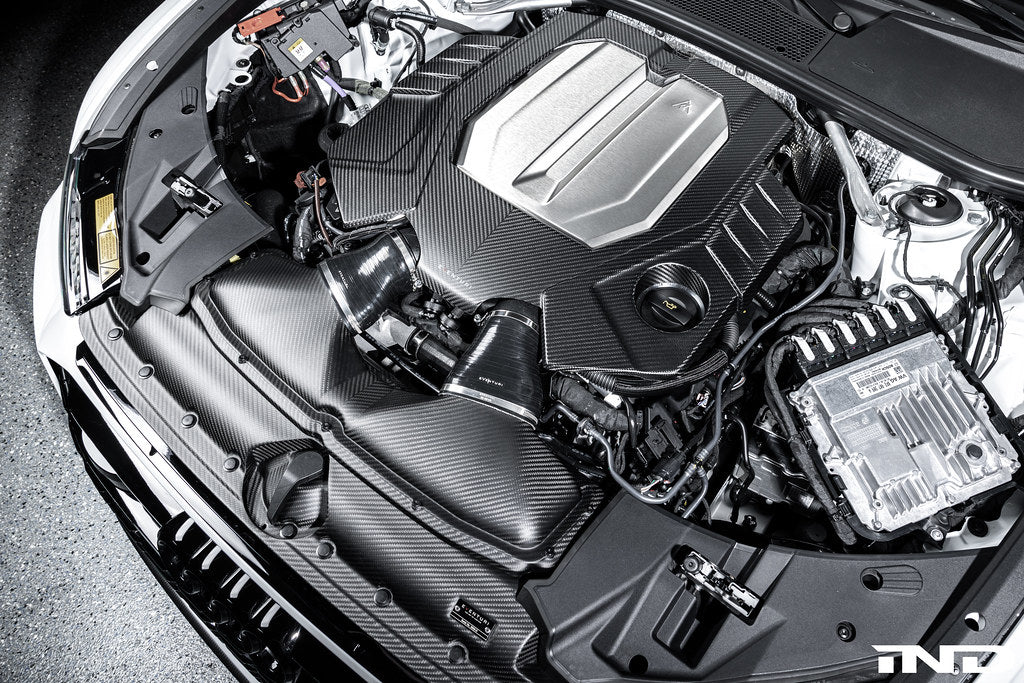 Eventuri black matte carbon engine cover installed on Audi C8 RS6 and RS7 exterior, showcasing sleek carbon fiber design.