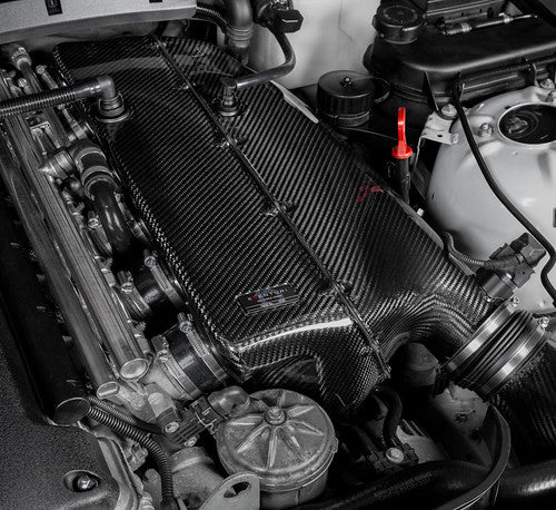 Eventuri E36/7 Z3M Hybrid Carbon Airbox System installed on a BMW Z3M S54 engine, showcasing the prepreg carbon fiber airbox, integrated intake assembly, and CSL-inspired induction system designed for OEM MAF compatibility and factory drivability.
