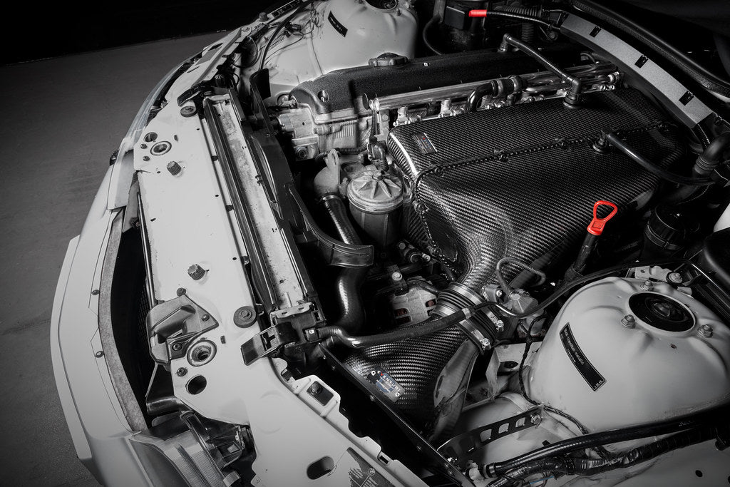 Eventuri Hybrid Carbon Airbox System installed on a BMW E36/7 Z3M featuring a prepreg carbon fiber airbox, bespoke intake system, and OEM MAF-compatible design for the S54 engine.