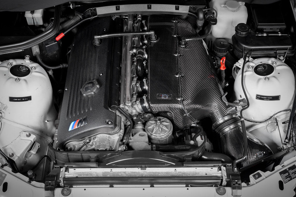 Eventuri Hybrid Carbon Airbox System installed on a BMW E36/7 Z3M featuring a prepreg carbon fiber airbox, bespoke intake system, and OEM MAF-compatible design for the S54 engine.