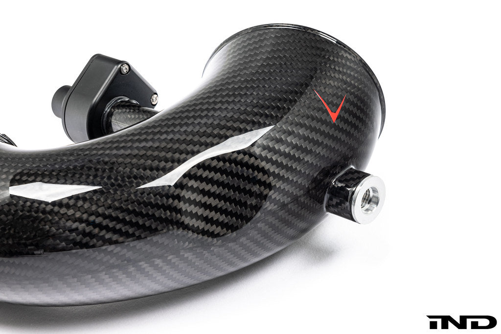 Close-up of Eventuri F9X X5M X6M G09 XM M60i LCI carbon turbo inlet set with detailed fittings and performance components.