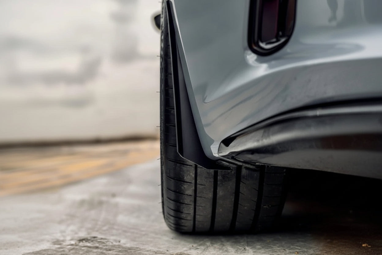 Megachip FL5 Civic Type-R splash guard set installed on car exterior, showing durable black plastic guards for wheel protection.