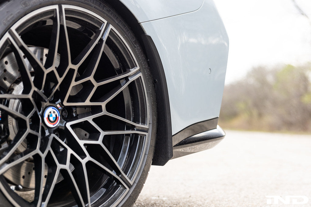 Megachip G8X M2 M3 M4 exterior splash guard set installed on vehicle, protecting wheel area from debris and water.
