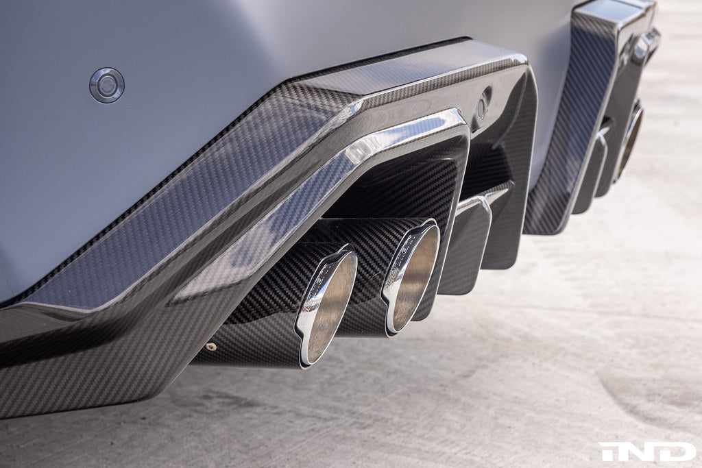 Eisenmann G90 G99 M5 Performance Exhaust System Race installed on BMW G90 G99 M5 with carbon rear diffuser visible.
