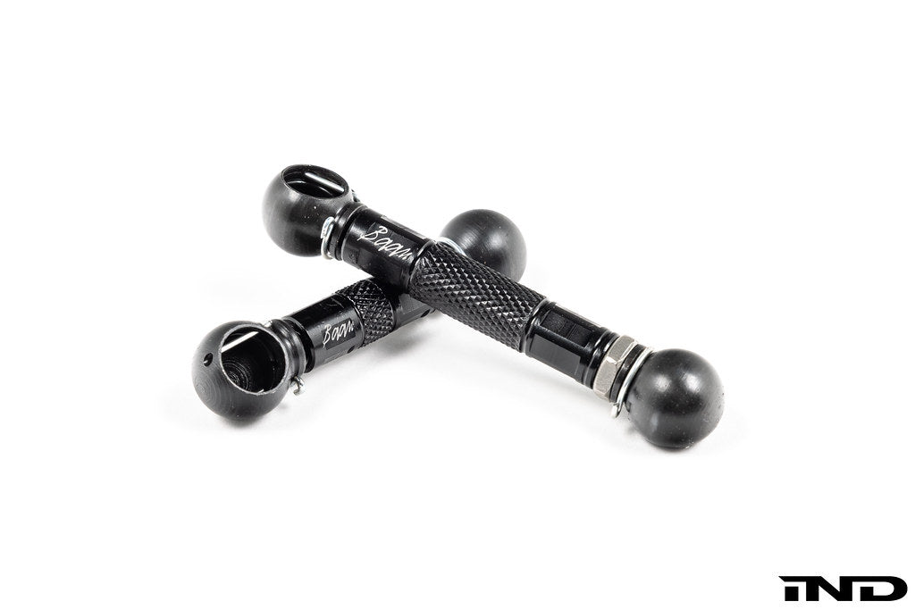 Baan Velgen G11 G12 7-Series Airmatic suspension lowering link set on white background