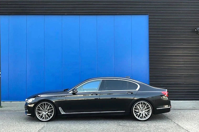 Baan Velgen adjustable Airmatic lowering links installed on BMW G11 G12 7-Series air suspension ride height sensor linkage