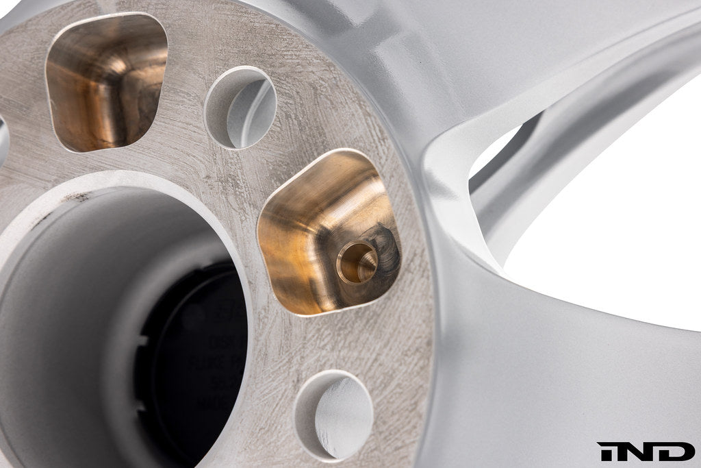 BBS G8X Mag-R 20-inch wheel set for M2, M3, M4 models, featuring white finish and alloy construction.