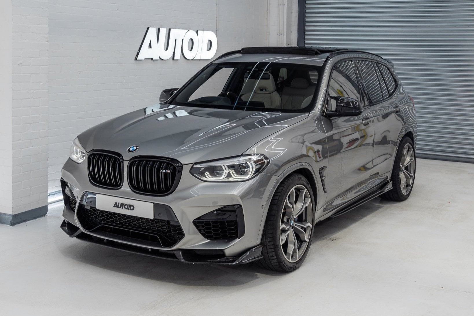 TREVORA BMW F97 X3M / F98 X4M Pre-LCI carbon fiber front splitter installed on exterior of 2019-2021 BMW X3M and X4M models