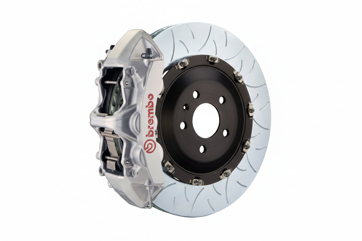 Brembo F85 X5M / F86 X6M GT big brake kit with 405x34mm 2-piece slotted front brakes, silver calipers, 6-piston design.