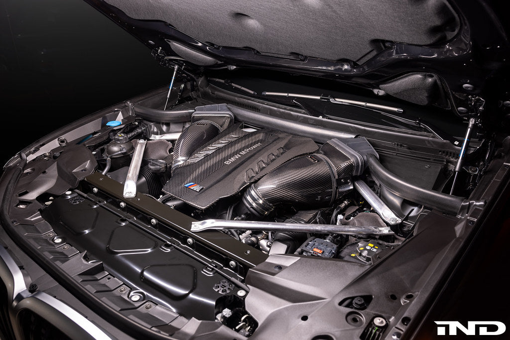 Eventuri black carbon intake system installed in engine bay of BMW F95 X5M, X6M, G09 XM, M60i performance vehicle