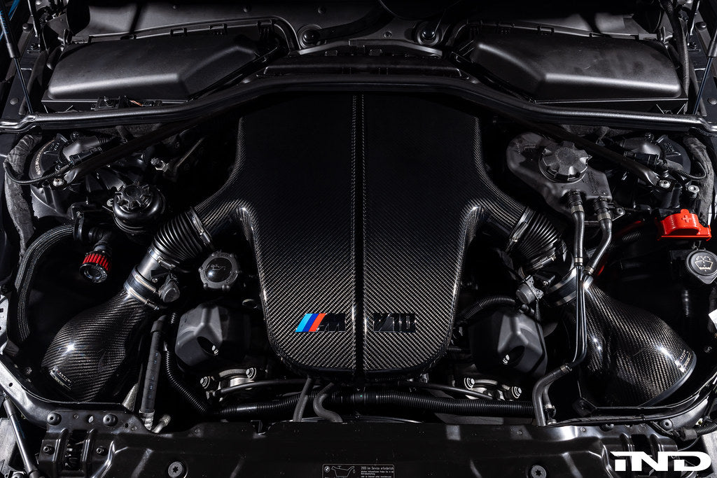 Eventuri S85 carbon plenum system installed in BMW V10 engine bay showing carbon intake plenum and optional intake