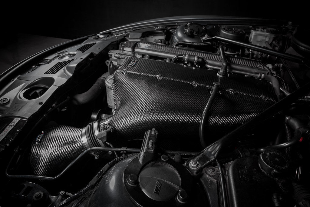 Eventuri E85/E86 Z4M hybrid carbon airbox system installed in engine bay, showcasing performance air intake components.