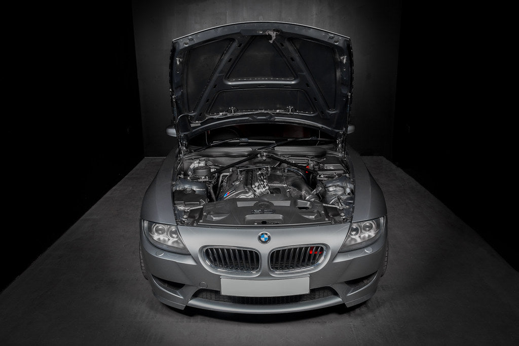 Eventuri hybrid carbon airbox system installed in BMW Z4M engine bay, showcasing performance-oriented design and sleek carbon fiber finish.