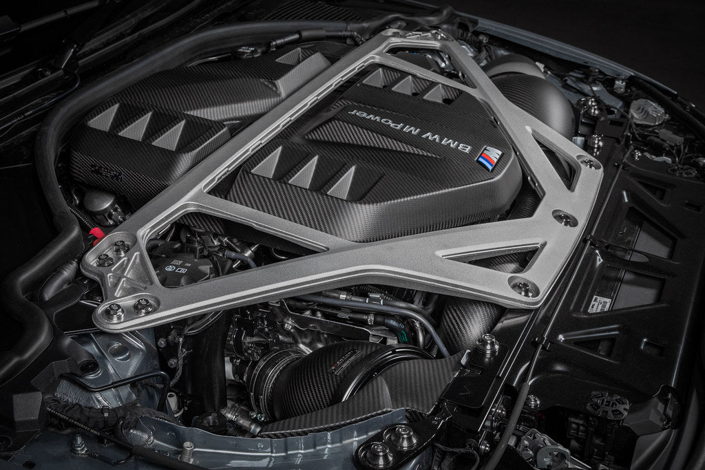 Eventuri black carbon engine cover installed in engine bay for G8X M2, M3, M4 S58 models, showcasing matte finish and sleek design.