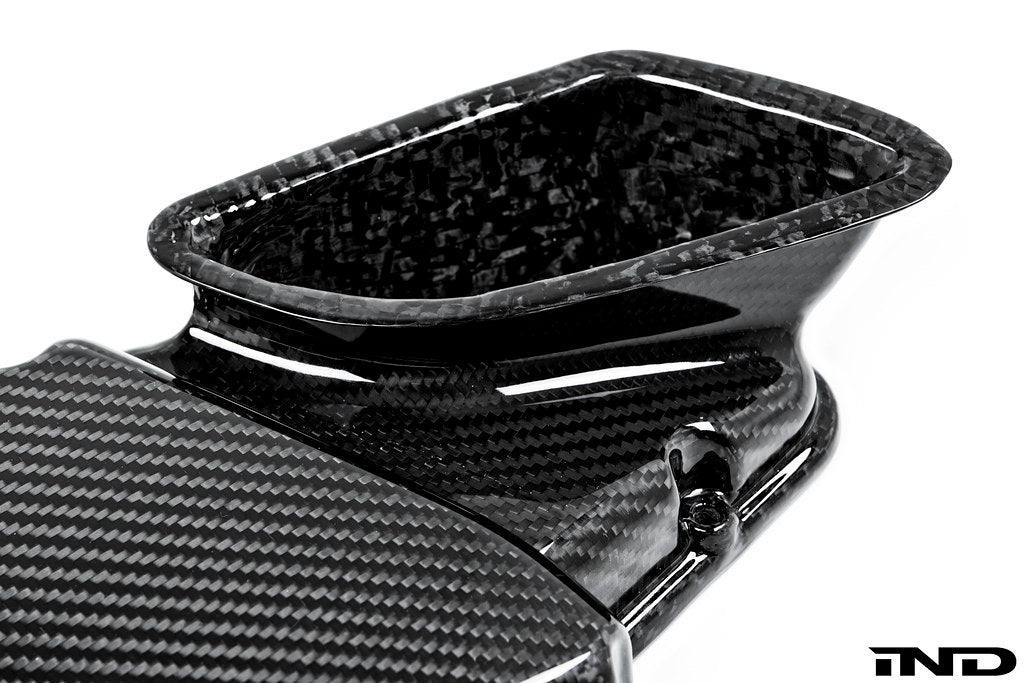 Eventuri black gloss carbon airbox lid for BMW E9X M3 (S65) performance air intake system, detailed close-up.