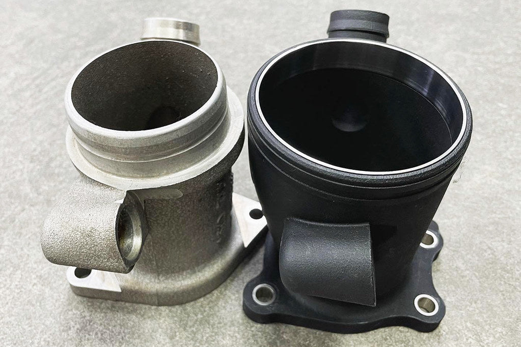 Eventuri black carbon intake system for Audi C8 RS6 and RS7, shown with factory turbo inlet airflow comparison.
