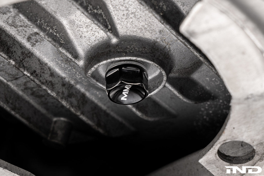 MMX Performance magnetic oil sump drain plug M12x1.5 installed on a vehicle for secure oil drainage and magnetic debris collection.