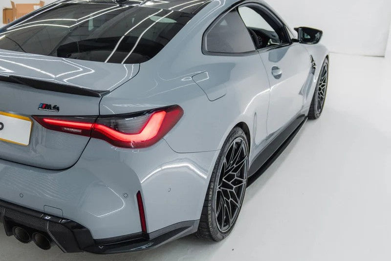 TREVORA G82 G83 M4 side skirts made of pre-preg carbon fiber, installed on the right rear side of the vehicle, exterior view