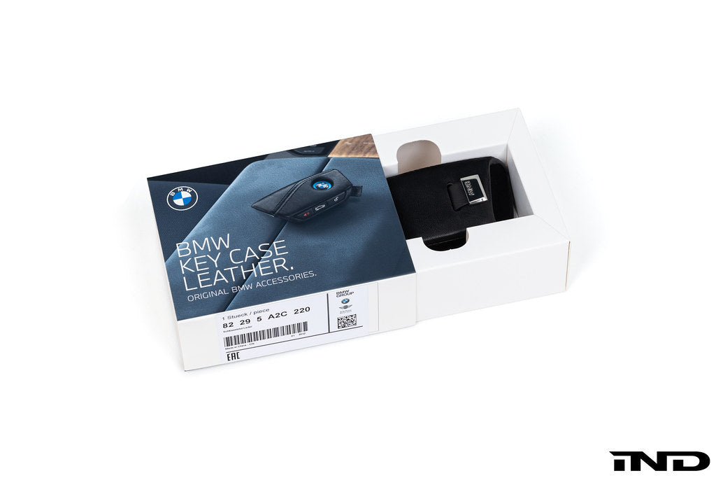 BMW I20 iX Key Case - Leather, lifestyle