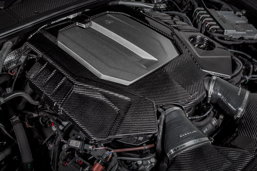 Eventuri black carbon engine cover installed on Audi C8 RS6 and RS7, showcasing sleek exterior engine bay enhancement