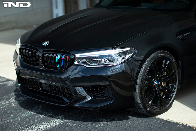 IND IND F90 M5 G30 5-Series painted front reflector set installed on exterior of vehicle, showcasing sleek design and color finish.