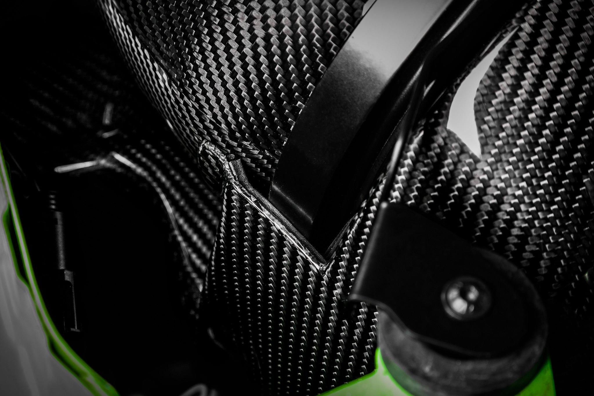 Eventuri black carbon intake system for BMW F8X M3 M4 S55 engine bay, performance upgrade with V2 design.