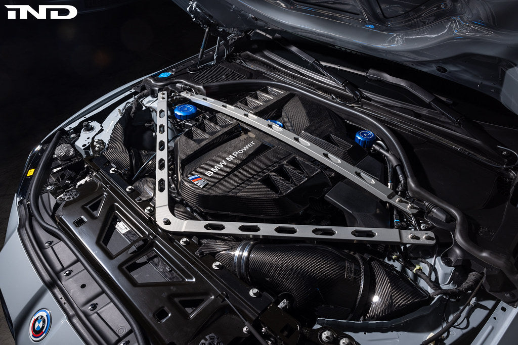 Eventuri black carbon engine cover installed in engine bay for BMW G8X M2, M3, M4 with S58 engine, showcasing sleek exterior design.