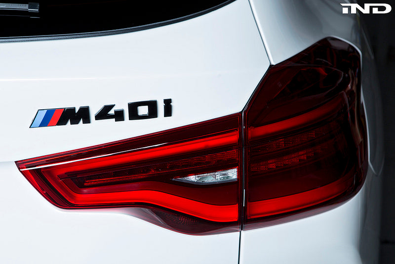 iND g01 m40i painted trunk emblem - iND Distribution