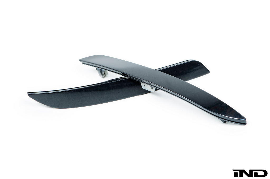 iND f10 m5 painted rear reflector set - iND Distribution